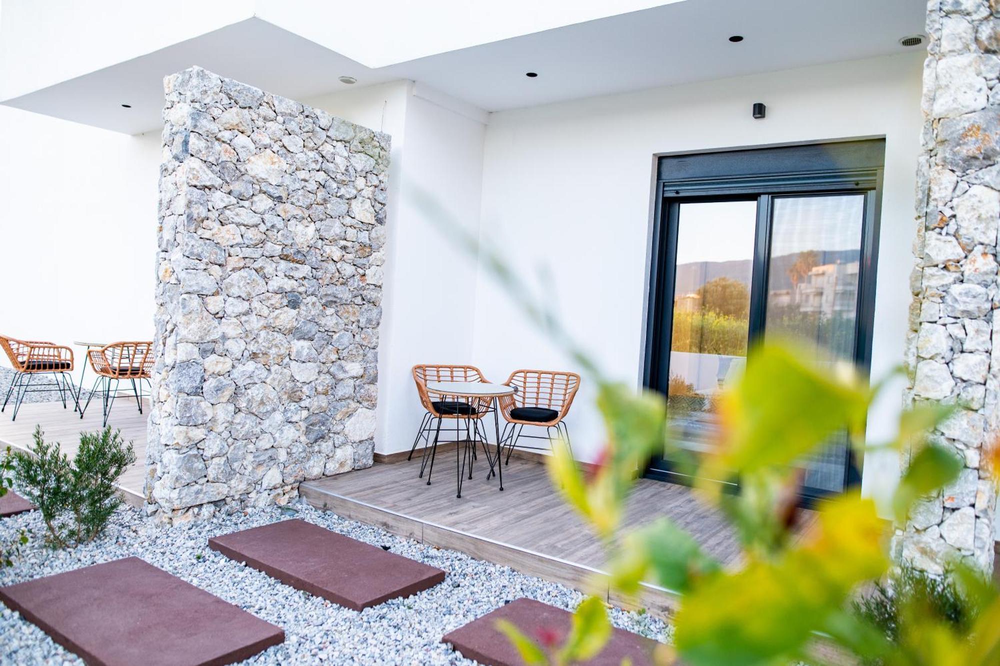 Pebble Garden Olive Branch - Magnolia